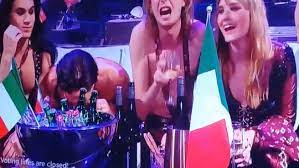 L'italia fa il tifo per i maneskin. Basggvxj8pxjmm