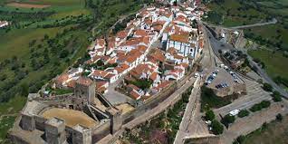 It includes the town of monsaraz, which has under 800 residents. Reguengos De Monsaraz Falar Em Cerco Sanitario Nao Faz Sentido Neste Momento Renascenca