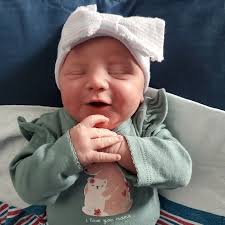 4 weeks in a nutshell 🌰 . It's hard to put into words what these last 4  weeks have been like but here's where I'm at... 💖 . I'm not trying to