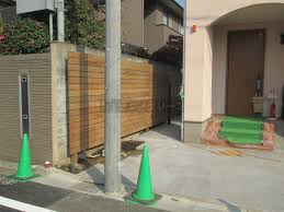 ブロック 塀 を 隠す