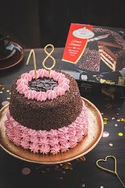 Torte Zum 18 Geburtstag Schokoladentorte Mit Wunderkerzen Schokoladen Torte Schokoladentorte Geburtstagstorte