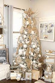 30 Gorgeous Christmas Tree Decorating Ideas You Should Try This Year Vintage Christmas Decorations Farmhouse Christmas Decor Christmas Tree Inspiration