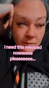 Kerri Downs's Instagram, Twitter & Facebook