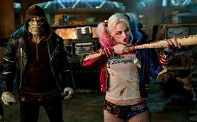 Crocodilo conta motivo para não devorar arlequina! Margot Robbie Reclama Da Roupa De Arlequina Do Filme Esquadrao Suicida