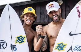Italo Ferreira será mentor de promessa do surfe cearense