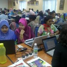 Pejabat ini terletak bersebelahan sekolah menengah kebangsaan dato' syed ahmad dengan menggunakan bangunan lama sekolah rendah. Ppd Klang