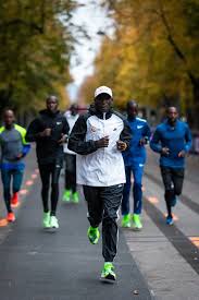 He was accompanied at all times by a group of pacesetters — many olympians themselves. Eliud Kipchoge Is Set To Break The 2 Hour Marathon Barrier Wired
