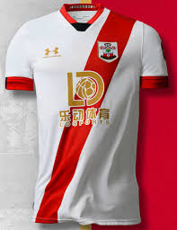 Southampton fc presentó en días pasados su camiseta suplente para la temporada 2021/22, que completa la colección junto a las ya ¿qué te ha parecido el trabajo de hummel con southampton? New Southampton Home Third Kits 2020 21 Under Armour Unveil Saints Shirts With Sash Design Football Kit News