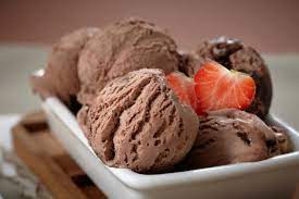 Inoltre, non c'è bisogno della gelatiera o di qualsiasi altra macchina per gelato, perché con un po' di pazienza è facile prepararlo da soli. Gelato Al Cioccolato Fatto In Casa Unadonna