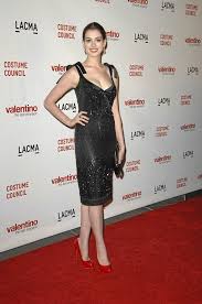 Maybe you would like to learn more about one of these? Robe Noire Moulante Mi Longue Avec Chaussure Rouge Robe Noire Moulante Idees De Mode La Jupe