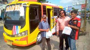 Kecamatan di kabupaten kebumen (id). Paguyuban Sopir Angkot Gombong Kebumen Bagi Parsel Radar Banyumas