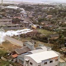 コレラの町 習志野 上空で消毒剤をまくヘリコプター 町 ヘリコプター 街並み