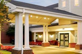 Lakewood Reserve Senior Living Exterior Front Entrance Juniper Communities Senior Living Assisted Living Front Entrances