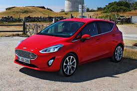 Ford'un en küçük hacimli benzinli motoru olan 1.0lt ecoboost sahip olduğu yüksek performans ve yüksek çekiş gücü ile daha büyük hacimli motorların sürüş keyfi, performans ve çekiş gücüne sahip. Ford Fiesta Im Dauertest Bilder Autobild De
