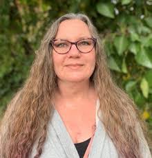 Denise Warner's Instagram, Twitter & Facebook