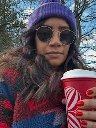 Brrr, for real 🥶 this cold is no joke. Good thing I've got my Vondelpark  Puffy coat—perfect excuse to stay cozy and still look put together