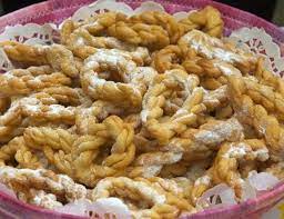 Cari amici biellesi, i tre dolci sardi da voi citati: Acciuleddi E Orillettas I Dolci Fritti Tipici Del Carnevale Sardo Ricette Idee Alimentari Dolci Fritti