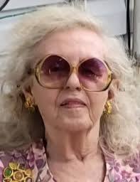 Elaine Boyce's Instagram, Twitter & Facebook