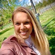 Jennifer Meints's Instagram, Twitter & Facebook