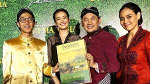 Nonton bumi manusia (2019) streaming film bioskop indonesia online semi 100% gratis tanpa iklan indoxx1 dunia21 dan layarkaca21. Heboh Film Bumi Manusia Penulis Skenario Rectoverso Khawatir