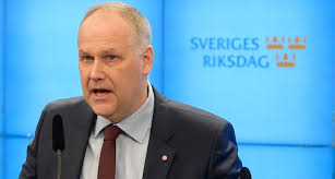 Statministerns beteende förbryllar och nu ställs frågan om han var påverkad av droger. 8 Sidor Vansterpartiet Sager Nej Till Lofven