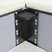Letto imbottito sospeso con piedini alti pinch anche con contenitore, disponibile nei modelli singolo, piazza e mezza, matrimoniale e king size. Box Contenitore Semplice Lettissimi