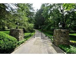 The above mentioned driveway ideas comprise only a few of several other tips covering the same topic. Pin By Awwal Jibrin On All Things Home Driveway Entrance Landscaping Driveway Landscaping Front Driveway Ideas