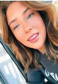 Ashley Marlowe's Instagram, Twitter & Facebook