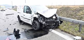 Bei einem unfall auf der a13 zwischen staakow und freiwalde sind mehrere menschen verletzt worden. Unfall Auf Autobahn A13 Bei Au Sg Fordert Zwei Verletzte Top Online