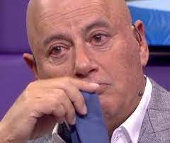 He presented many sports television programs of the broadcasting organization nos, including nos studio sportzomer, nos studio voetbal and nos langs de lijn, for forty years. Jack Van Gelder Overmand Door Emoties In Late Night