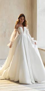 30 Ball Gown Wedding Dresses Fit For A Queen Wedding Forward In 2020 Ball Gowns Wedding Ball Gown Wedding Dress Fitted Wedding Dress