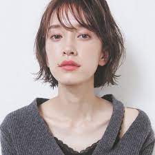 前髪や髪型は アシメ ショート ボブ ロングのおしゃれヘアカット集 キナリノ ヘアカット 髪型 ボブ パーマ 40代