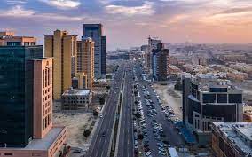محافظة الخبر السعودية التي تبلغ مساحتها إلى حوالي 750 كم2، ويصل عدد سكّانها إلى حوالي 800 ألف نسمة. Ø§Ù„Ø® Ø¨Ø± Ø£ØºÙ„Ù‰ Ø§Ù„Ù…Ø¯Ù† Ø§Ù„Ø³Ø¹ÙˆØ¯ÙŠØ© Ø¨ØªÙƒÙ„ÙØ© Ø§Ù„Ù…Ø¹ÙŠØ´Ø© ÙˆØ¯Ø¨ÙŠ ØªØªØµØ¯Ø± Ø¨Ø§Ù„Ø®Ù„ÙŠØ¬ Ù…Ø¹Ù„ÙˆÙ…Ø§Øª Ù…Ø¨Ø§Ø´Ø±