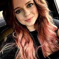 Dena Barton's Instagram, Twitter & Facebook