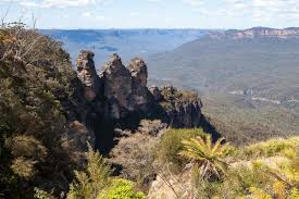 So, we're coming to you live here from the three sisters and i gotta tell you with covid, and everything going on. The Three Sisters Echo Point The Blue Mountains Australia Ursula S Weekly Wanders