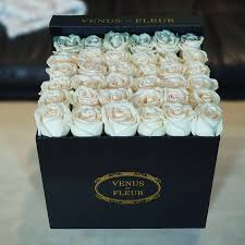 Black Box With White Roses Arreglos De Flores Flores Rosas