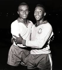 Sport Football Brazil Stars Zozimo And Pele Pele Was Perhaps The Most Famous Footballer Of All Time And Featured In 4 World Cupsforced Out Pele Deportes Futbol