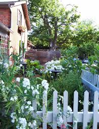 Welcome visitors to your garden with a curved arbor made of wood or metal. Creating An English Cottage Garden Year 1 The Art Of Doing Stuff