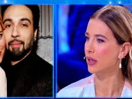 Non usa mezzi termini clizia incorvaia, nel commentare sulle pagine di chi, in edicola da domani (mercoledì 7 agosto), le polemiche nate dopo le rivelazioni sulla fine del suo matrimonio con fancesco sarcina, fine che ha visto coinvolto anche riccardo scamarcio, un tempo migliore amico del musicista. Clizia Sarcina Mi Da Solo 500 Euro Ha Ucciso Il Nostro Matrimonio