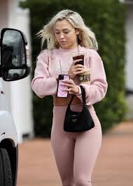 Hawtcelebs is your primary destination for the very latest women celebrity, fashion style, red carpet, entertainment, pop culture, beauty, fitness and personal pictures. Tammy Hembrow In Tights At A Gas Station In Gold Coast 06 30 2020 Hawtcelebs