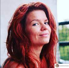 Zanim jednak została prowadzącą rolnik szuka żony imała się różnych zajęć.występowała w reklamach i serialach, pracowała w agencji reklamowej oraz współpracowała z telewizją tvn, przeprowadzając castingi do ugotowanych. Marta Manowska Z Rolnik Szuka Zony Przeszla Duza Metamorfoze Przed Programem