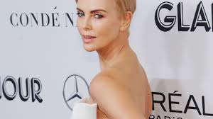 Photo : Liv Tyler, Mischa Barton, Harvey Weinstein et Georgina Chapman au  défilé Dior haute couture à Paris, en 2006.