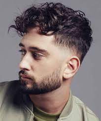 Se siete interessati a sapere come acconciare i vostri capelli mossi, abbiamo qualche consiglio che fa al caso vostro. Tagli Capelli Uomo 2022 Di Tendenza In 200 Immagini