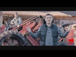 Catelyn oprește o încercare de asasinare a lui bran, petrecută în timp ce acesta e în comă, lucru care dovedește că acesta nu suferise, de fapt, un accident. Download Sergiu Ardeleanu Om Sarac Si Om Bogat