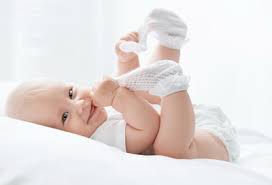 Schwangerschaftswoche misst das ungeborene etwa 28 zentimeter und ist rund 500 gramm ab diesem zeitpunkt kann das baby sich schon ordentlich bewegen und auch bereits kräftig treten. Ab Wann Kann Ein Baby Sich Alleine Umdrehen