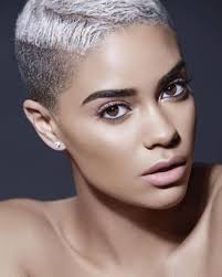 Coupe de cheveux rajeunissante : Coiffure Cheveux Tres Court Femme