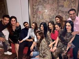 Pin By Bruce Sterling On Begum Kareena Kapoor Khan Iranian Women Fashion Bollywood Couples Arjun Kapoor