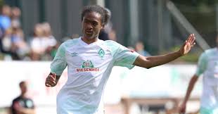 Dutch youngster tahith chong impressed on debut for man united under 23s Watch Man Utd Loanee Tahith Chong Bags Brilliant Brace For Werder Bremen Planet Football