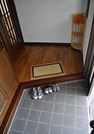 As we cross the entrance of a japanese house, we can see a place where shoes are kept and a rack for the shoes to be arranged on. Housing Around The World Japanese Home Design House Entrance Japanese House