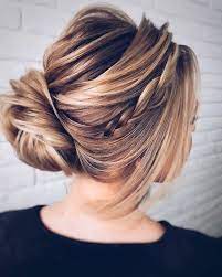 Finding Just The Right Wedding Hair For Your Wedding Day Is No Small Task But We Re About To Make Things A Little Bit Easier From Soft And Rom Opsat Har Bryllup